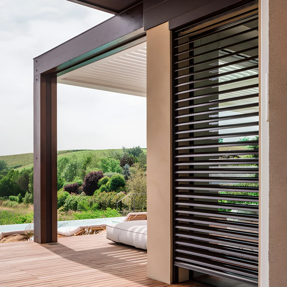 Dettaglio frangisole orientabile per controllo luce naturale - Dimensione Infissi